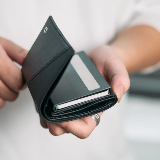 The Technology Behind the Jenoss Cardholder