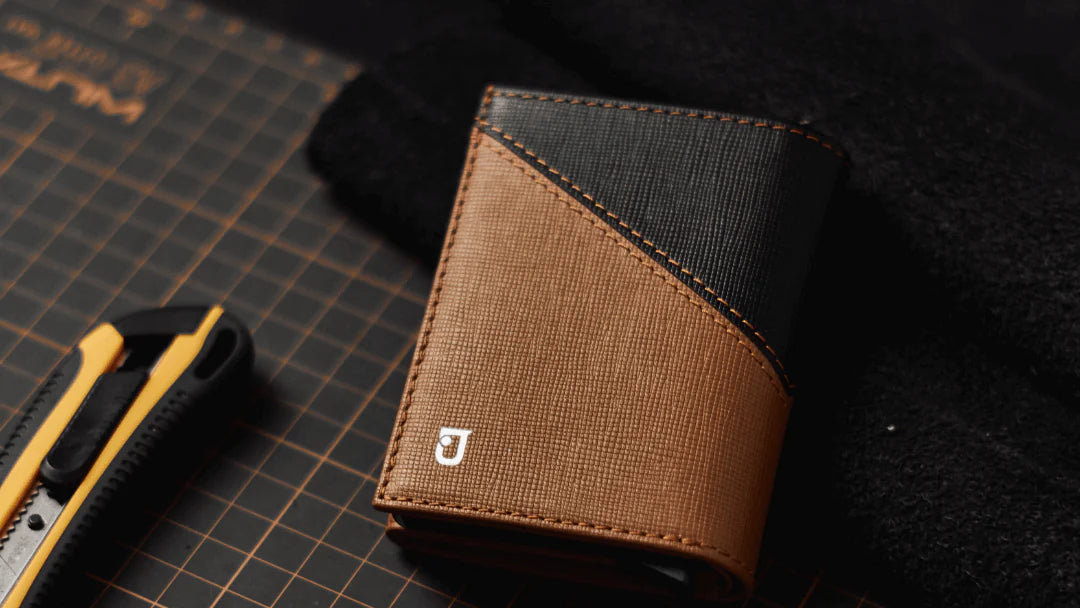 Load video: The Hermès of Smart Wallets